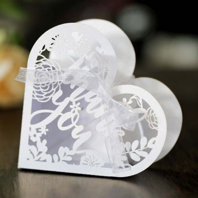 Simple Creative Hollow Heart-Shaped Rose Wedding Candy Packaging Box