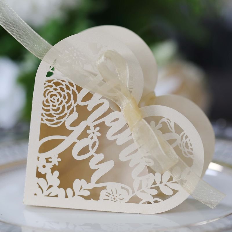 Simple Creative Hollow Heart-Shaped Rose Wedding Candy Packaging Box