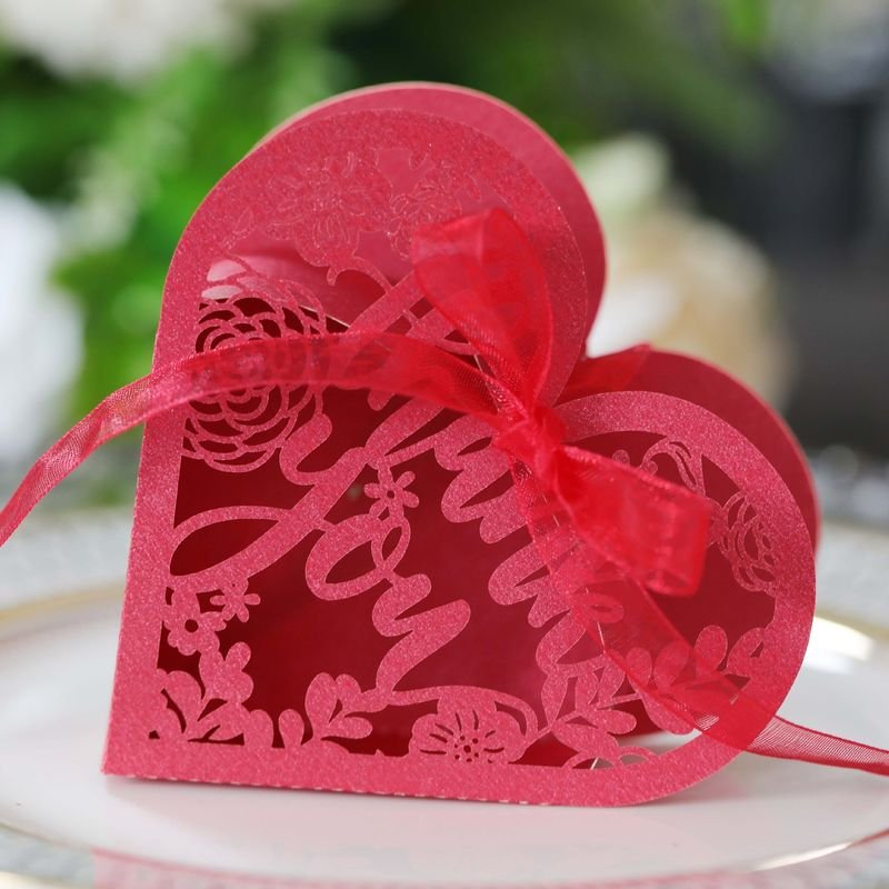 Simple Creative Hollow Heart-Shaped Rose Wedding Candy Packaging Box